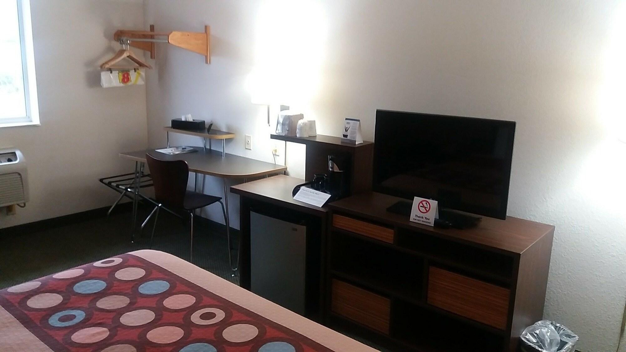 Super 8 By Wyndham West Middlesex/Sharon Area Hotel Ngoại thất bức ảnh
